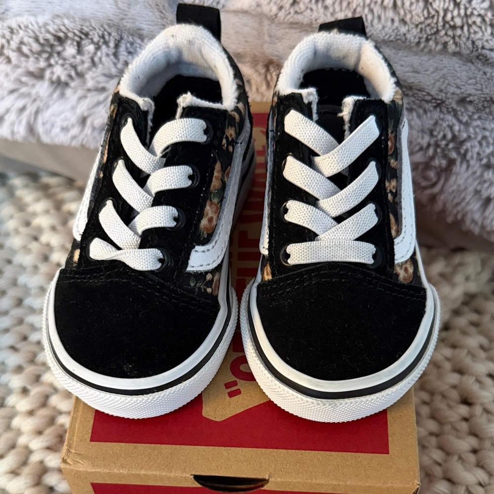 Vans Kids Black Floral Skate Shoes with White Accents Toddler Size 3C